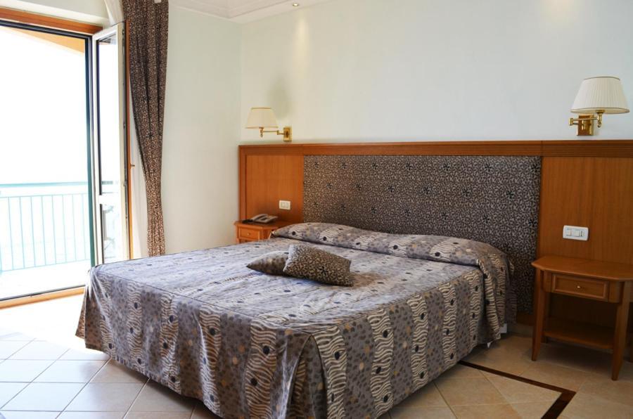 Hotel Ristorante La Lampara Gizzeria Bagian luar foto